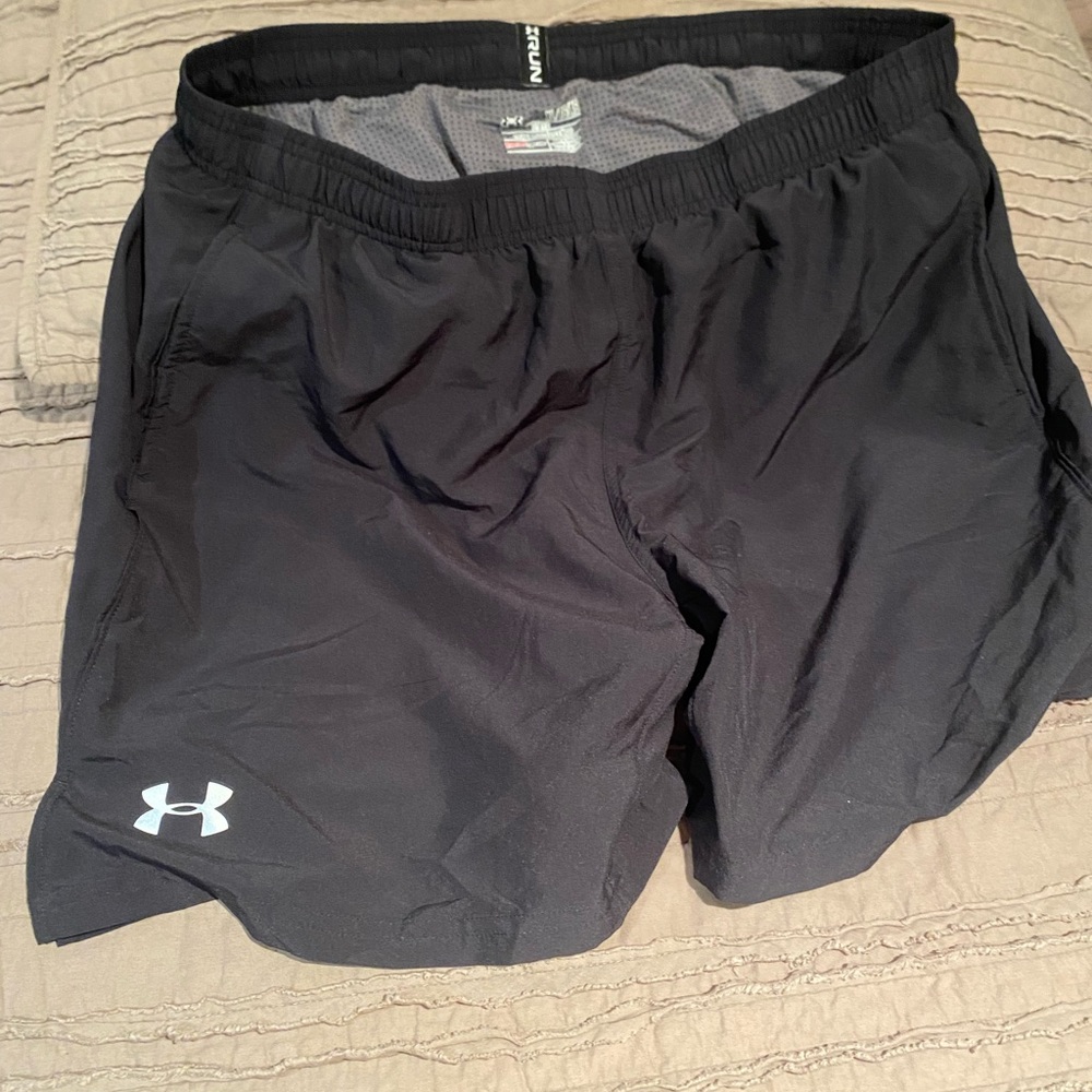 Men’s under armour black running shorts